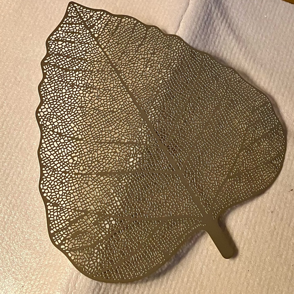 Intricate Gold Leaf Design Full Leaf Tea Strainer NWOT